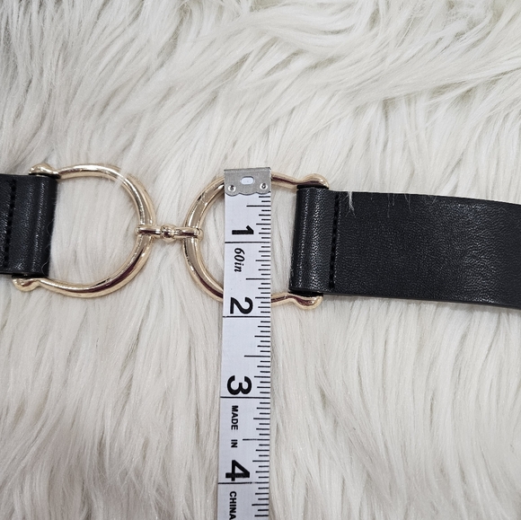 H&M front  buckle detail faux leather belt - Picture 3 of 7
